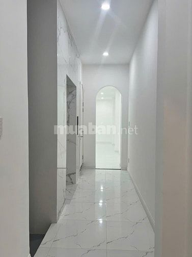 Bán nhà mặt tiền Nguyễn Văn Linh, đoạn gần đường Nguyễn Hoàng