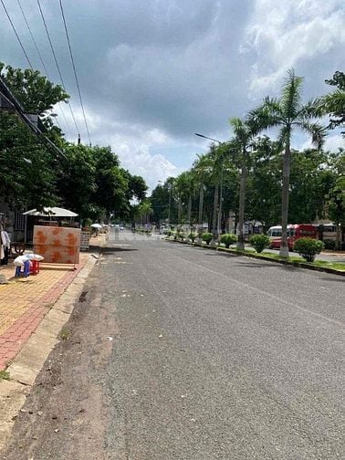 Cần bán gấp lô đất 10x22m, 300tr, sổ sẵn ở Chơn Thành, Bình Phước
