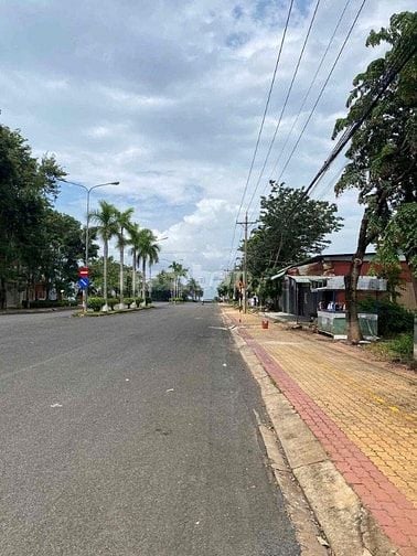 Cần bán gấp lô đất 10x22m, 300tr, sổ sẵn ở Chơn Thành, Bình Phước