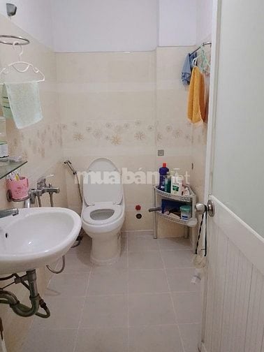 Nhà hẻm 220 Hoàng Hoa Thám (5 tầng; 4,5mx13,5m. Nở hậu 5,6m). Giá 10 t