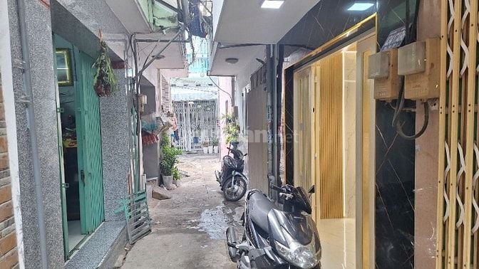 Nhà mới đẹp, 3mx9m, 1lầu,  Hẻm Cầu số 5 ra QL50, Ấp 1, Bình Hưng