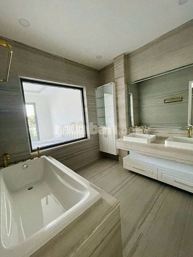 Cho thuê nhà mặt tiền đường Nguyễn Minh Hoàng, P12, quận Tân Bìn