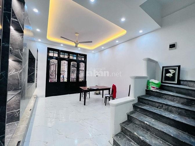 Chính chủ bán nhà phân lô ngõ 106  phố Chùa Láng 45m2x4 tầng,giá 9,9tỷ