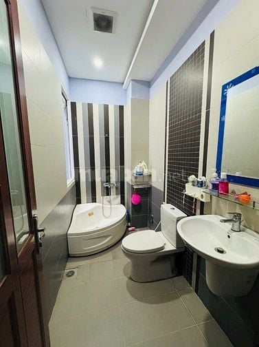 NHÀ MẶT TIỀN KHU TÊN LỬA CẦN BÁN GẤP ĐI ĐỊNH CƯ 4.5x15m 3TẤM 7.9TỶ TL