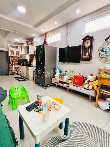 Bán nhà 5 tầng ngay phố ẩm thực Hậu Giang, dọn vào ở ngay.