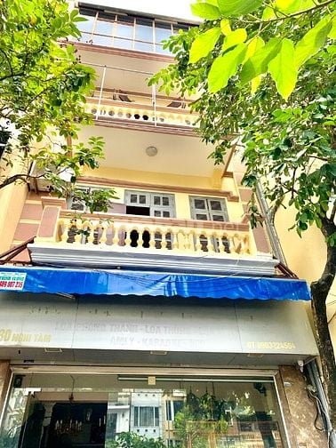 Cho thuê nhà hoặc cửa hàng mặt phố Nghi Tàm, mặt bằng 90m2, MT 5,5m