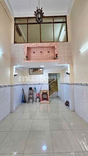 Cho thuê nhà hẻm 3m(3 gác) Hậu Giang, P.6, Q.6 giá 11tr