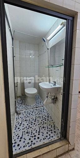 Cho thuê nhà hẻm 3m(3 gác) Hậu Giang, P.6, Q.6 giá 11tr