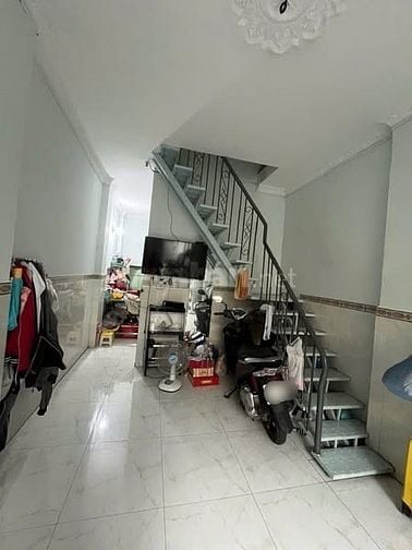 3,95 tỷ Nhà góc 3 mặt tiền hẻm 3,4 x 9 trệt lầu 2pn , giá còn tl 