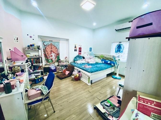 Nhà 3 tầng. Dtich 4,3x11 nở hậu 4,9m. HXH sát mặt tiền.Gần Lê Văn Sỹ