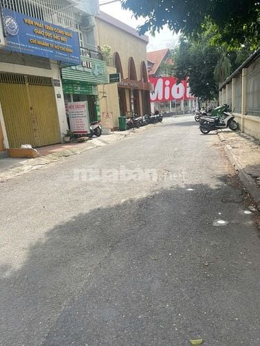 Cho thuê mặt bằng văn phòng Cty ,Góc 2 mặt tiền đường ,đường thông 
