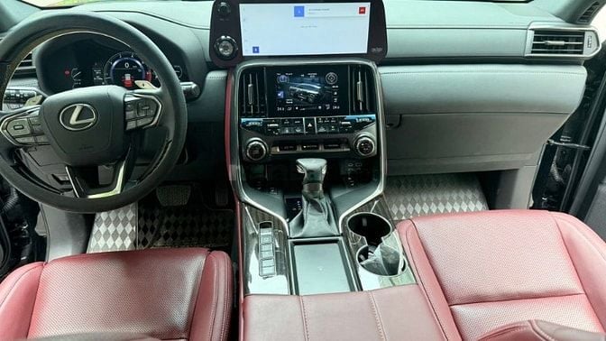 Lexus LX600 siêu lướt 7 chỗ, sản xuất 2023.