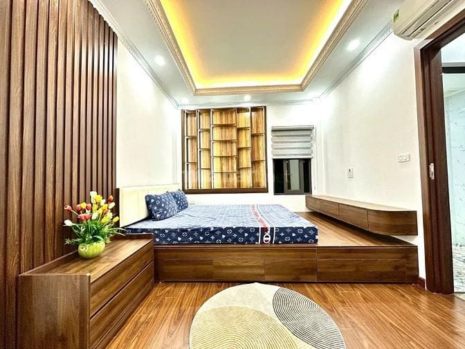 Siêu Phẩm Cầu Giấy, 3 thoáng, Sát Hồ, Cách Otô 10m, 6 tầng, nhỉnh 8 tỷ