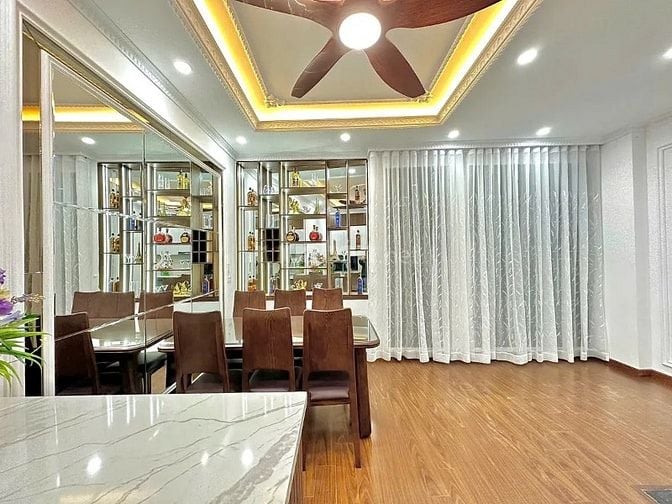Siêu Phẩm Cầu Giấy, 3 thoáng, Sát Hồ, Cách Otô 10m, 6 tầng, nhỉnh 8 tỷ