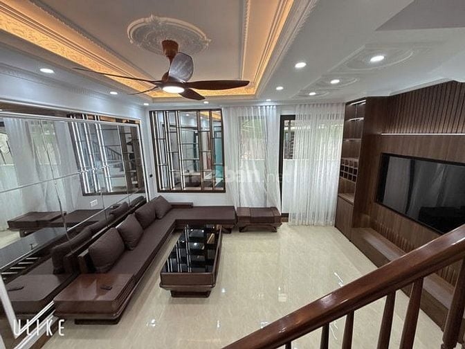 Siêu Phẩm Cầu Giấy, 3 thoáng, Sát Hồ, Cách Otô 10m, 6 tầng, nhỉnh 8 tỷ