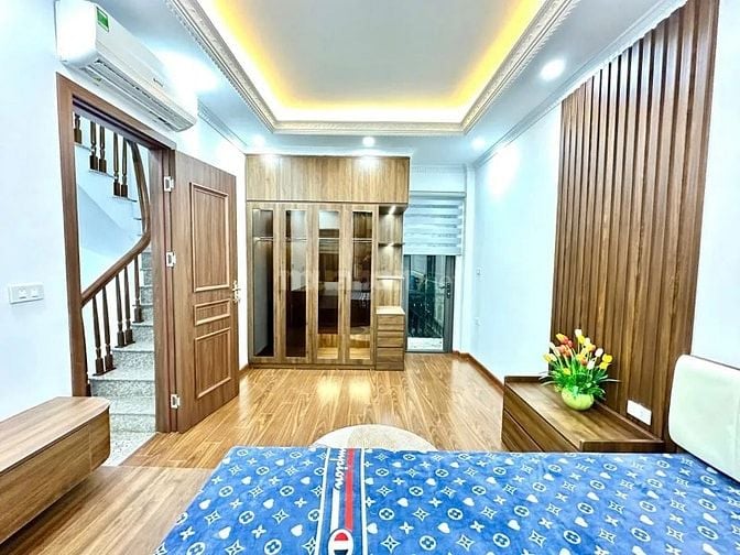 Siêu Phẩm Cầu Giấy, 3 thoáng, Sát Hồ, Cách Otô 10m, 6 tầng, nhỉnh 8 tỷ