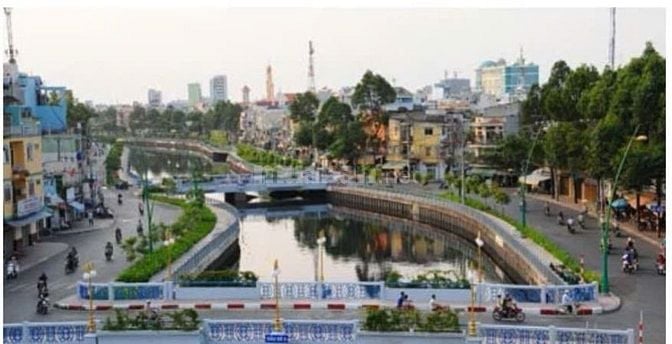 Chính chủ cần bán gấp nhà mặt tiền Trường Sa, view sông rất đẹp. 