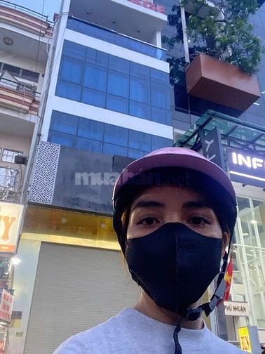 Chính chủ cần bán gấp nhà mặt tiền Trường Sa, view sông rất đẹp. 