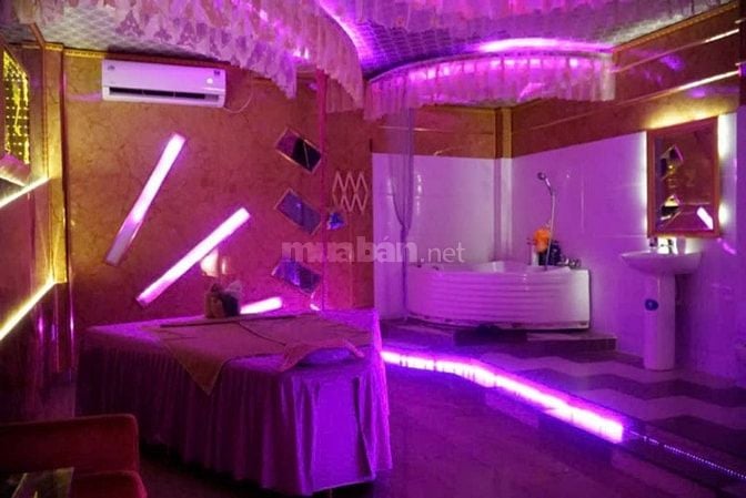 Chính chủ cần bán gấp nhà mặt tiền Trường Sa, view sông rất đẹp. 