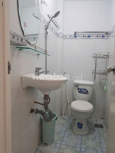 Cho thuê nhà hẻm 3m (3 gác) Lạc Long Quân, P.3, Q.11 giá 9tr