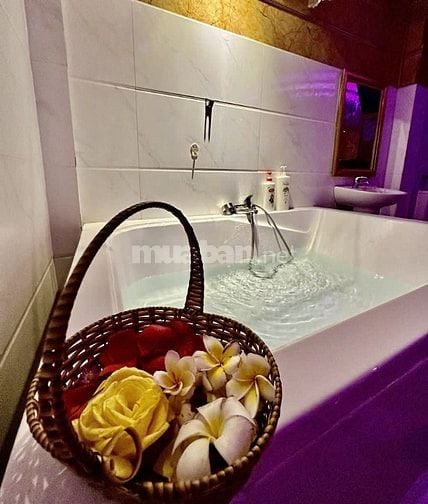 Chính chủ cần bán gấp nhà mặt tiền Trường Sa, view sông rất đẹp. 