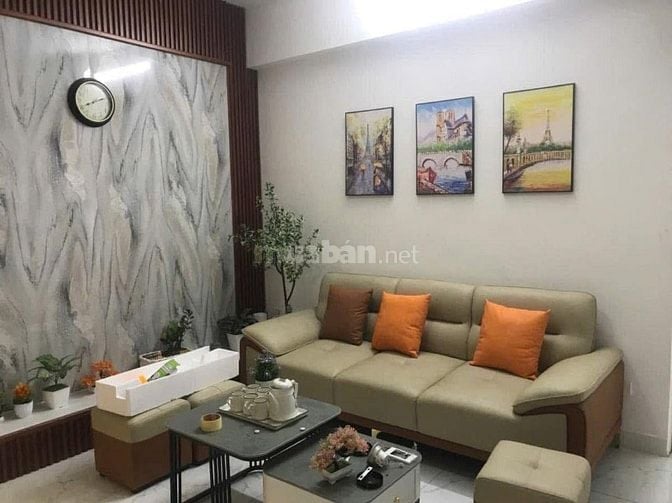 Chính chủ bán căn hộ Đền Lừ quận Hoàng Mai Hà Nội, 3 ngủ, có sân vườn 