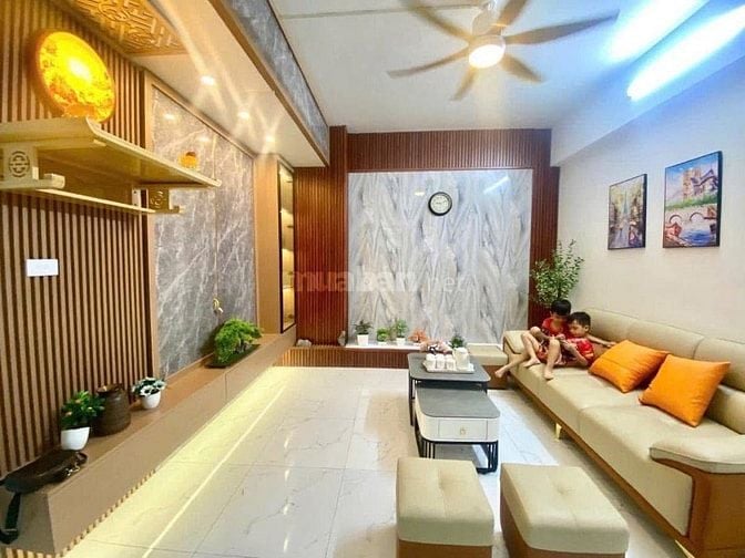 Chính chủ bán căn hộ Đền Lừ quận Hoàng Mai Hà Nội, 3 ngủ, có sân vườn 