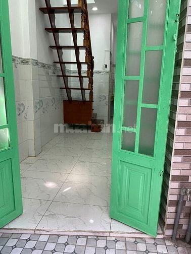 Nhà Bán Chính Chủ SHR : hẻm Đoàn Văn Bơ P.16 Q.4 - dt:17m2 trệt 1 lầu