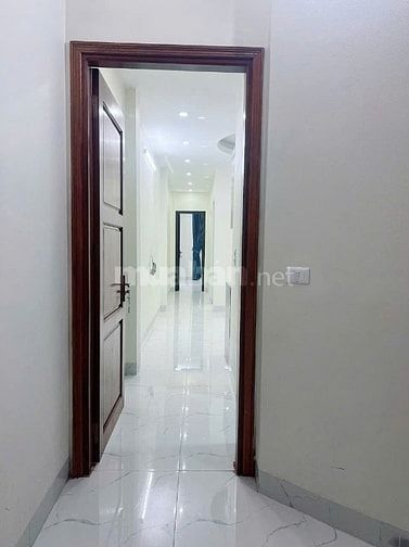 Cho thuê Căn nhà để ở và làm văn phòng phố Nguyễn Chí Thanh Hà Nội