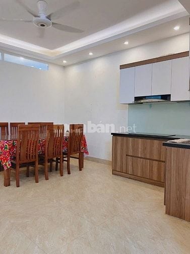 Cho thuê Căn nhà để ở và làm văn phòng phố Nguyễn Chí Thanh Hà Nội