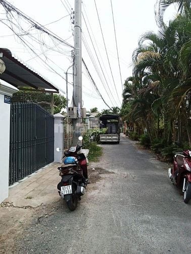 Cần tiền bán gấp căn nhà Đ.Lê Thị Sắc, củ chi 120m2 SHR. Giá 780tr