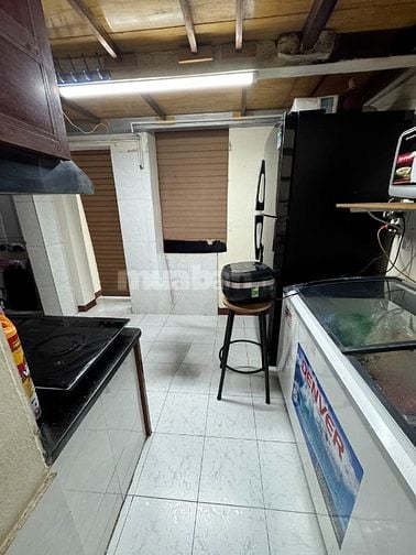 Bán căn hộ tập thể Tầng 2 căn góc DT 50m nhà đẹp ngõ ô tô phố Cầu Giấy