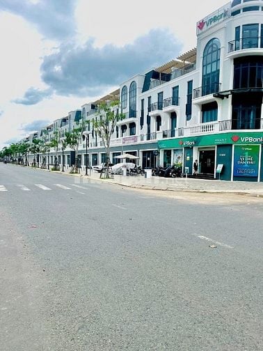 Chính chủ cần bán 02 nền 350m2 thổ cư đối diện trường học sát Vinhomes