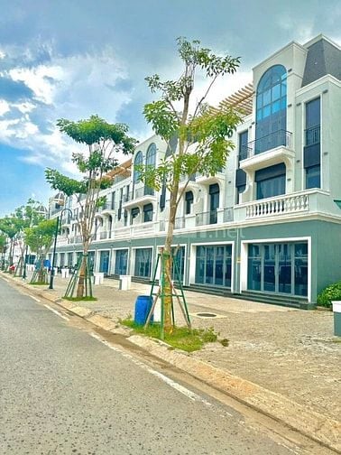 Chính chủ cần bán 02 nền 350m2 thổ cư đối diện trường học sát Vinhomes