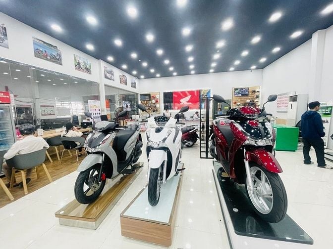 CHỐT XE TẠI HEAD VIỆT THÁI QUÂN – NHỚT "PRO HONDA" LO PHẦN CÒN LẠI