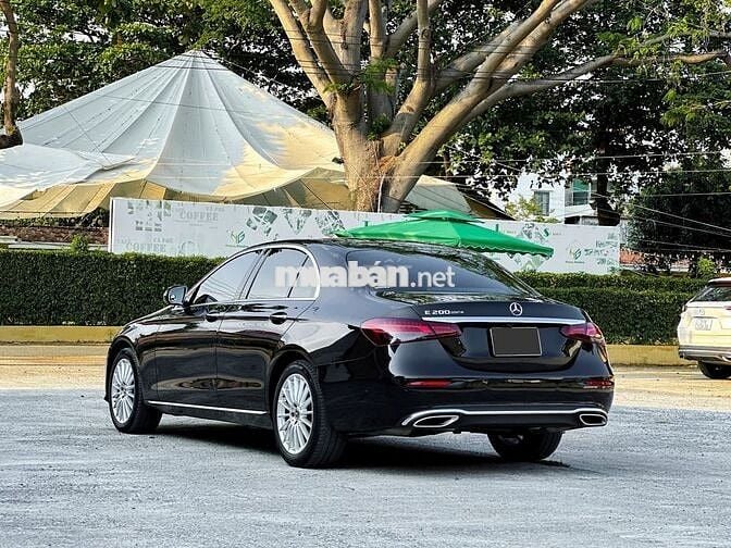 Mercedes E200 Exclusive FL 2022 xe đẹp long lanh
