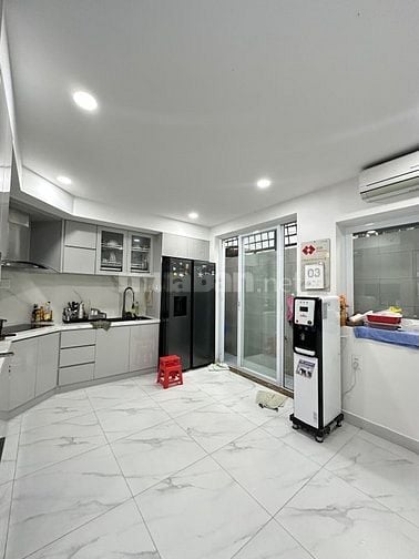 Bán nhà 4 tầng Nguyễn trọng tuyển Tân bình 