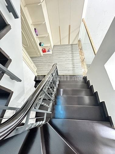 Bán nhà 4 tầng Nguyễn trọng tuyển Tân bình 