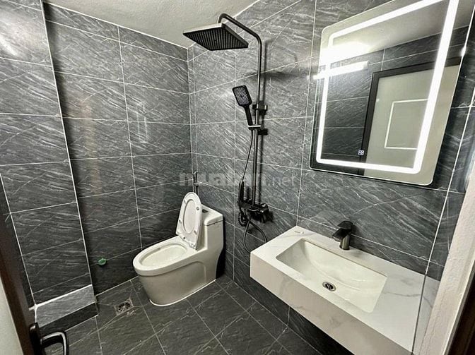 Cần bán gấp nhà 5 tầng phố Khương trung,giá hợp lí