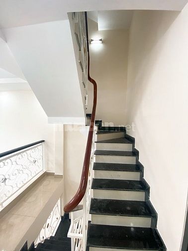 Bán Gấp Nhà 5 Lầu BTCT Hẻm Âu Dương Lân Q8 – Sát Mặt Tiền, Giá 6,9 Tỷ