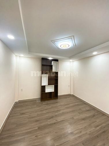 Bán Gấp Nhà 5 Lầu BTCT Hẻm Âu Dương Lân Q8 – Sát Mặt Tiền, Giá 6,9 Tỷ