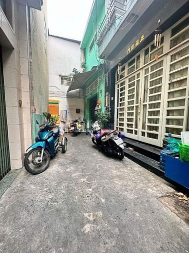 Bán Nhà 888/18/10A Lạc Long Quân 45m2, 4TẦNG ,5,7 TỶ/TL, P.8.Tân Bình 