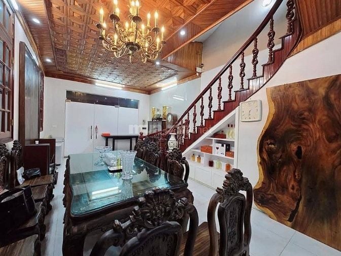 79 CẦU GIẤY Ô TÔ KINH DOANH LÔGOC 70m RỘNG 5m NHÀ 5 TẦNG ĐẸP GIÁ 23 TY