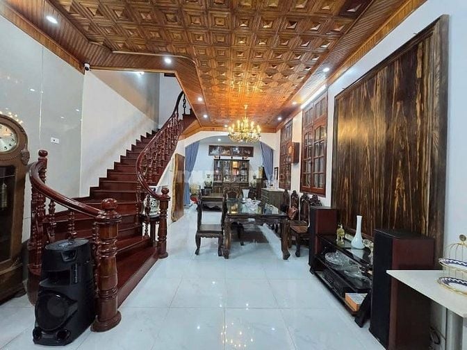 79 CẦU GIẤY Ô TÔ KINH DOANH LÔGOC 70m RỘNG 5m NHÀ 5 TẦNG ĐẸP GIÁ 23 TY