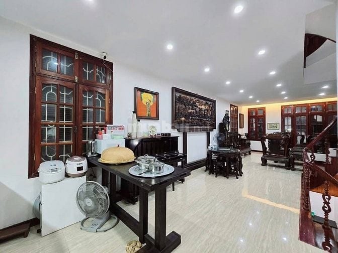 79 CẦU GIẤY Ô TÔ KINH DOANH LÔGOC 70m RỘNG 5m NHÀ 5 TẦNG ĐẸP GIÁ 23 TY