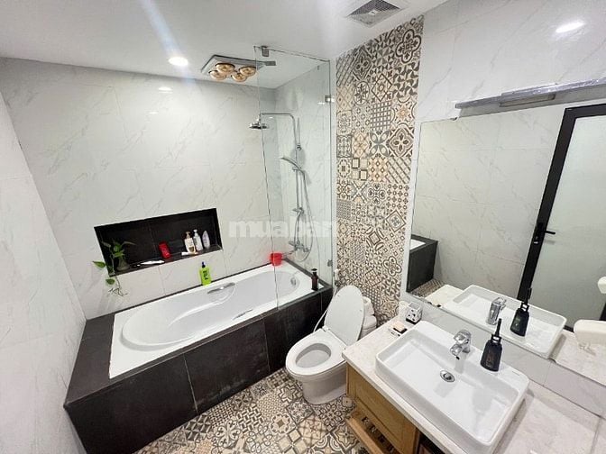 Cho thuê căn Studio, đường phân lô ô tô tránh phố Vạn Bảo