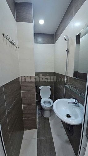 6,9 tỷ 4 tầng hẻm thẳng adl cách mt 100 mét dt đẹp 4x11 nhà mới ở liền