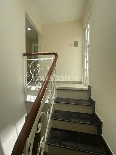 6,9 tỷ 4 tầng hẻm thẳng adl cách mt 100 mét dt đẹp 4x11 nhà mới ở liền