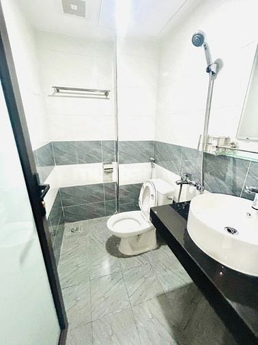 BÁN NHÀ NAM DƯ LĨNH NAM 8 TỶ 39M 6 TẦNG. NHÀ HIẾM CÒN SÓT. NGÕ NÔNG 