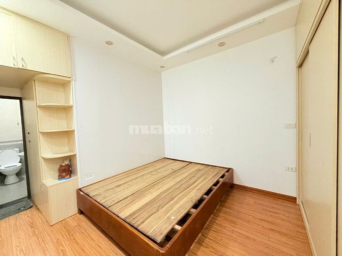 Chính chủ bán căn Tập thể Láng Hạ (tầng 3) giá 3,25 Tỷ, 50m2. Ở luôn